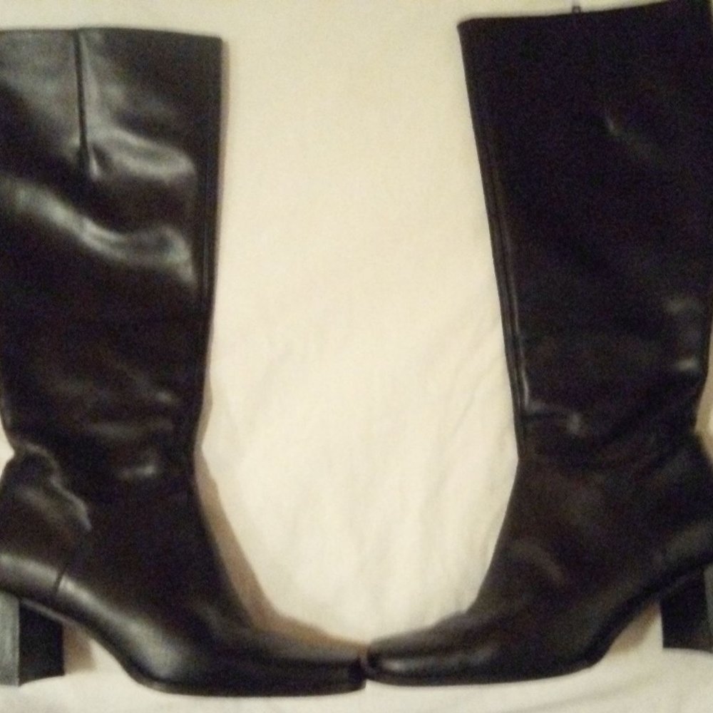 Vera Gamma Boots Size 7